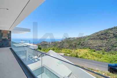 Moradia T4 para Venda em Ribeira Brava
