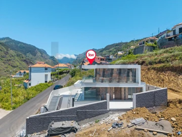 Moradia T4 para Venda em Ribeira Brava