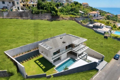 Moradia T4 para Venda em Ribeira Brava
