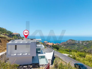 Moradia T4 para Venda em Ribeira Brava