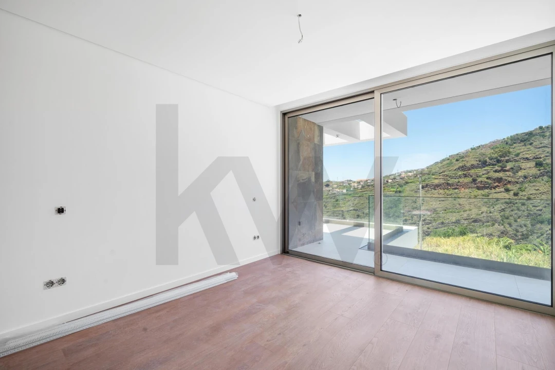 Moradia T4 para Venda em Ribeira Brava Foto 15