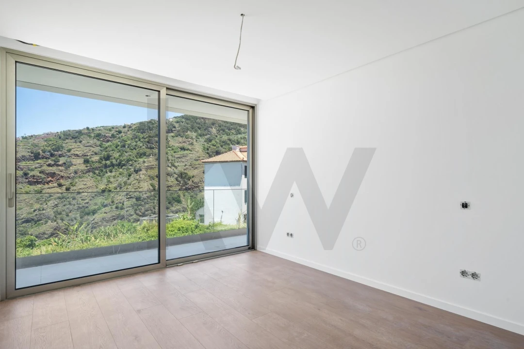 Moradia T4 para Venda em Ribeira Brava Foto 13