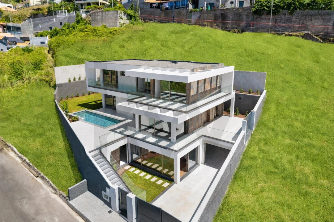 Moradia T4 para Venda em Ribeira Brava Foto 4