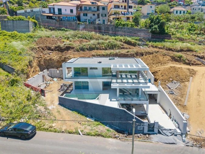 Moradia T4 para Venda em Ribeira Brava Foto 3