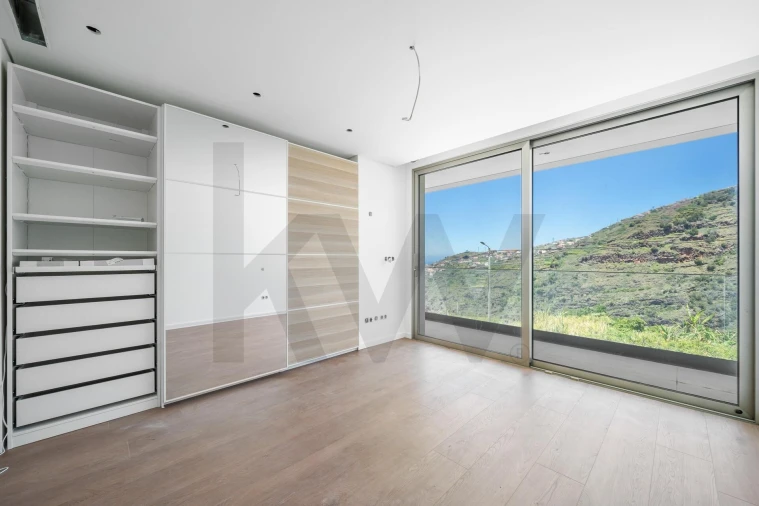 Moradia T4 para Venda em Ribeira Brava Foto 14