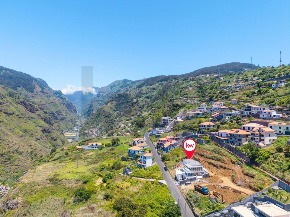 Moradia T4 para Venda em Ribeira Brava Foto 25