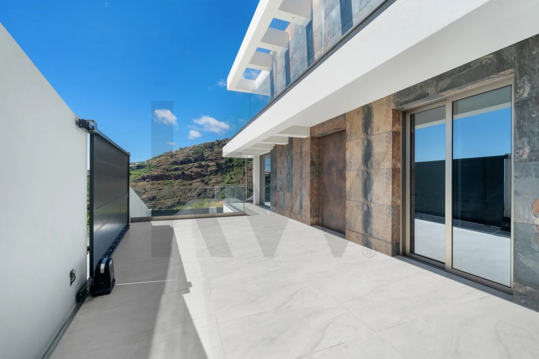 Moradia T4 para Venda em Ribeira Brava Foto 8
