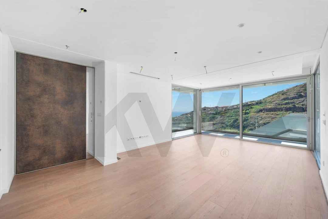 Moradia T4 para Venda em Ribeira Brava Foto 11