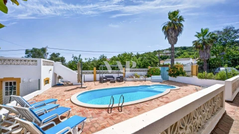 Moradia T4 para Venda em Loule (São Sebastião)