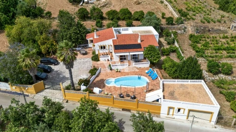 Moradia T4 para Venda em Loule (São Sebastião)