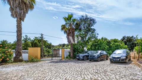 Moradia T4 para Venda em Loule (São Sebastião)