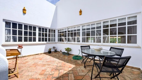 Moradia T4 para Venda em Loule (São Sebastião)