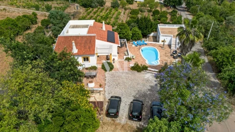 Moradia T4 para Venda em Loule (São Sebastião)