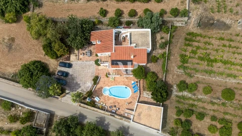 Moradia T4 para Venda em Loule (São Sebastião)