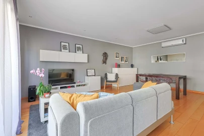 Apartamento T2 para Venda em Santa Iria de Azoia, São João da Talha e Bobadela