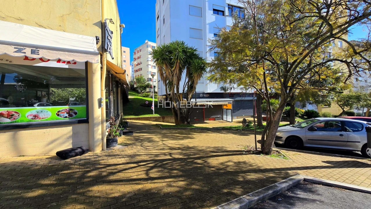 Negócio para Arrendamento em Massamá e Monte Abraão Foto 12