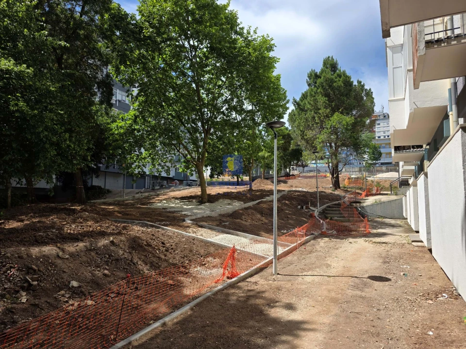 Apartamento T2 para Venda em Agualva e Mira-Sintra Foto 21
