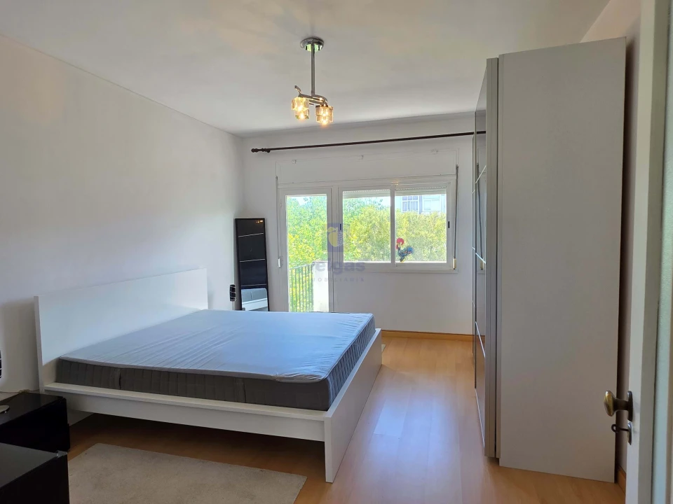 Apartamento T2 para Venda em Agualva e Mira-Sintra Foto 17