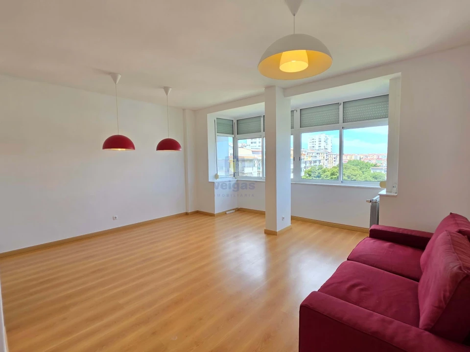 Apartamento T2 para Venda em Agualva e Mira-Sintra Foto 2