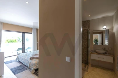 Moradia T4 para Venda em Mexilhoeira Grande