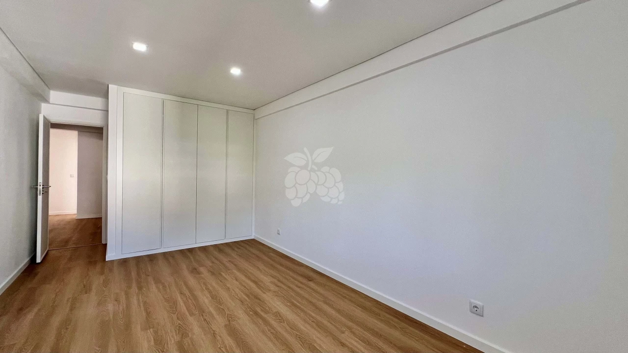 Apartamento T4 para Venda em Agualva e Mira-Sintra Foto 12
