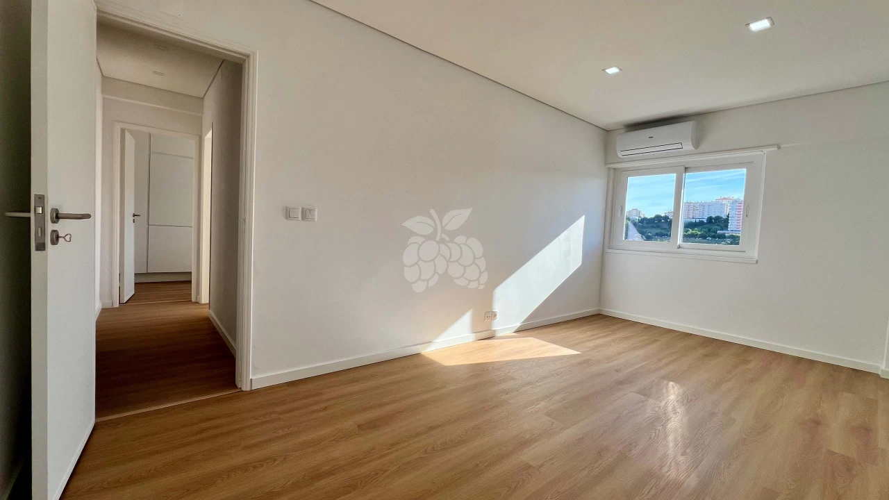Apartamento T4 para Venda em Agualva e Mira-Sintra Foto 11
