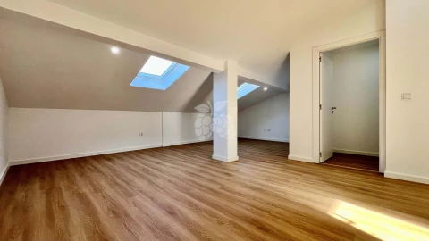 Apartamento T4 para Venda em Agualva e Mira-Sintra
