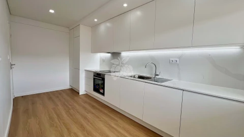 Apartamento T4 para Venda em Agualva e Mira-Sintra