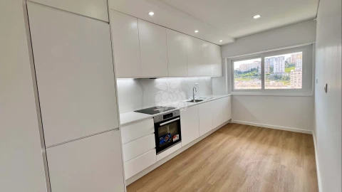 Apartamento T4 para Venda em Agualva e Mira-Sintra