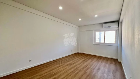 Apartamento T4 para Venda em Agualva e Mira-Sintra