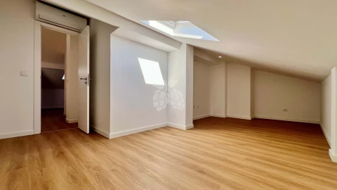 Apartamento T4 para Venda em Agualva e Mira-Sintra