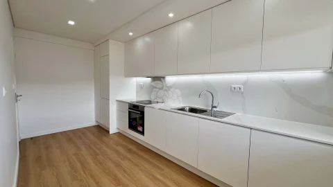 Apartamento T4 para Venda em Agualva e Mira-Sintra
