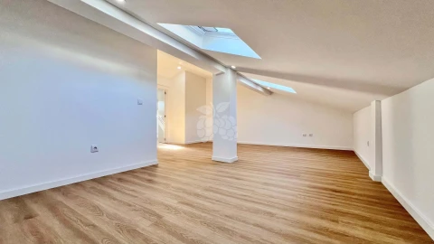 Apartamento T4 para Venda em Agualva e Mira-Sintra
