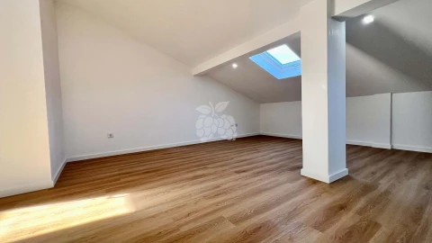 Apartamento T4 para Venda em Agualva e Mira-Sintra