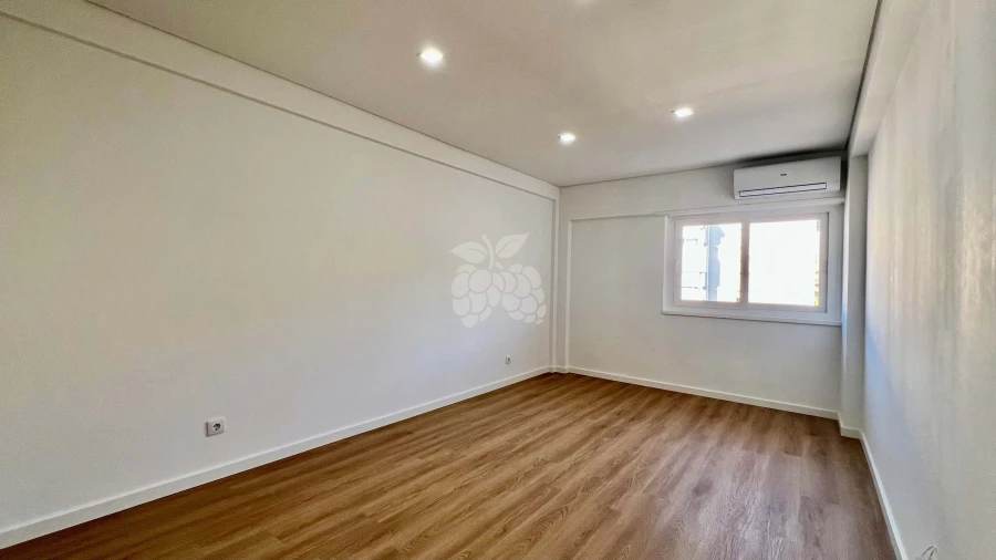 Apartamento T4 para Venda em Agualva e Mira-Sintra Foto 14