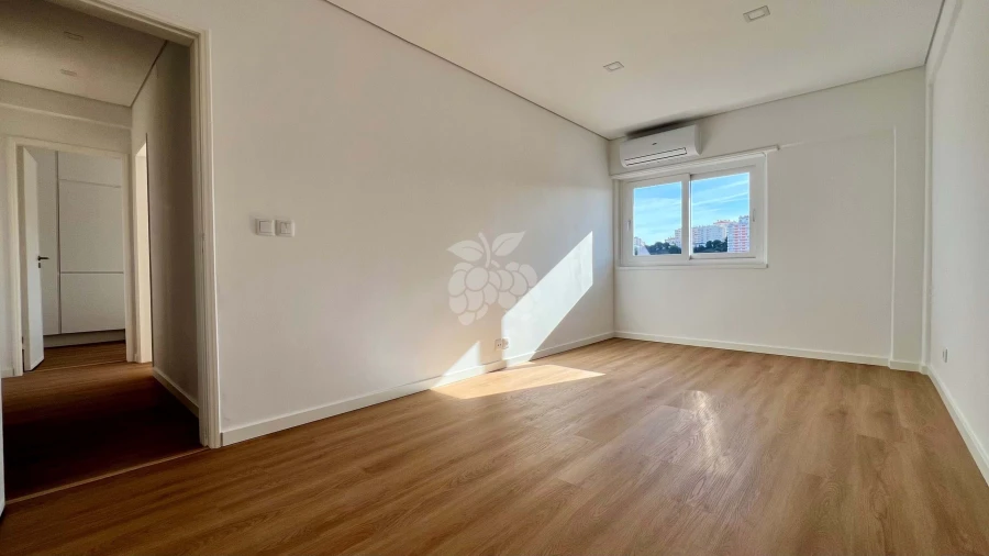 Apartamento T4 para Venda em Agualva e Mira-Sintra Foto 6