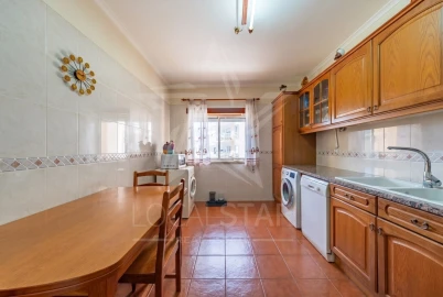 Apartamento T3 para Venda em Alcobaça e Vestiaria