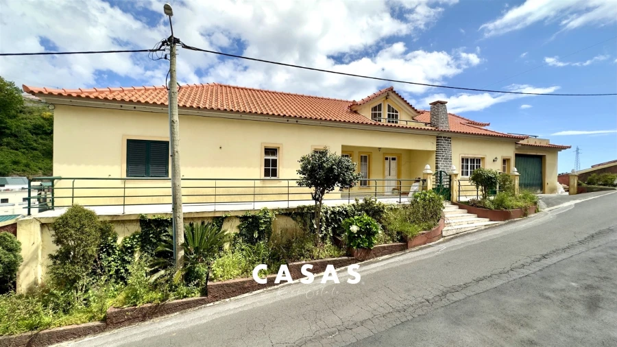 Moradia T3 para Venda em Canhas Foto 3