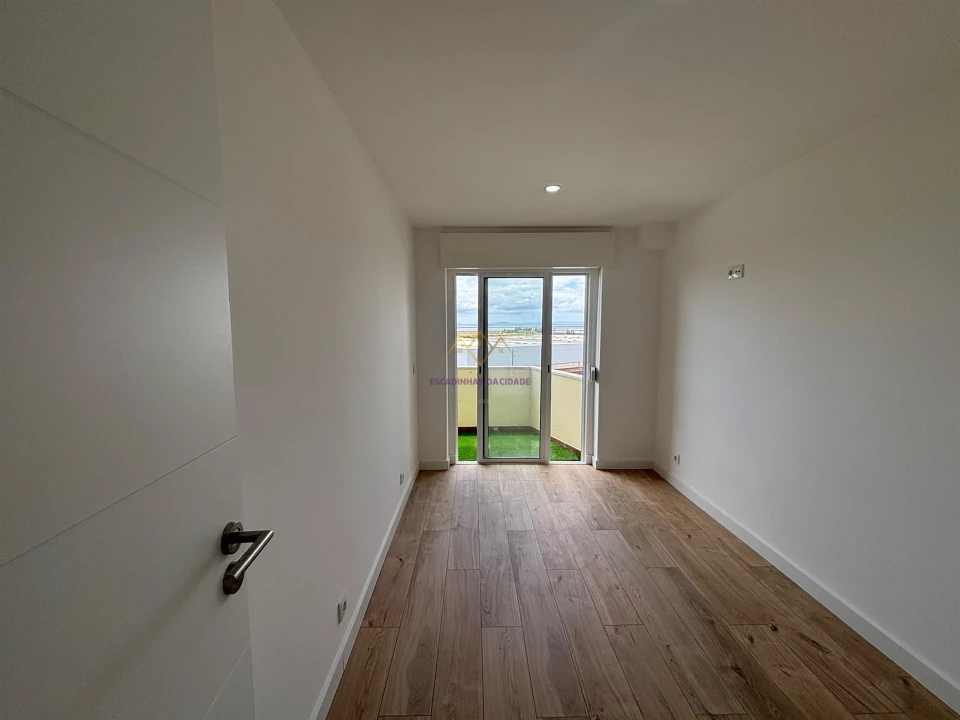 Apartamento T2 para Venda em Póvoa de Santa Iria e Forte da Casa Foto 14