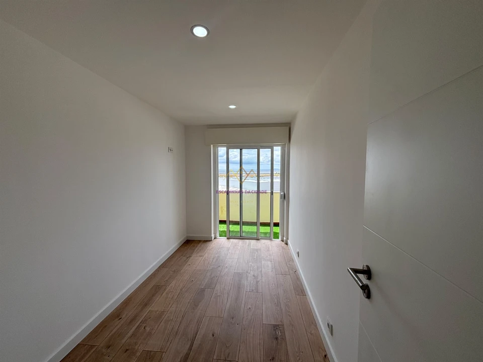 Apartamento T2 para Venda em Póvoa de Santa Iria e Forte da Casa Foto 16