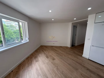 Apartamento T2 para Venda em Póvoa de Santa Iria e Forte da Casa