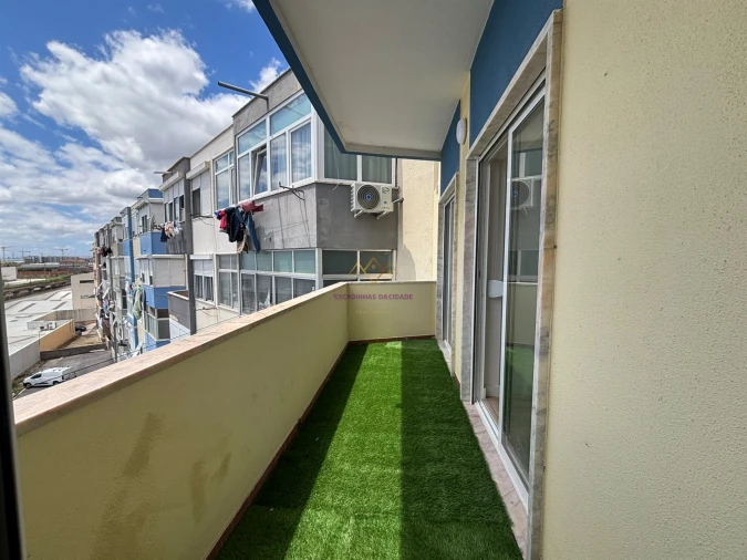 Apartamento T2 para Venda em Póvoa de Santa Iria e Forte da Casa Foto 3