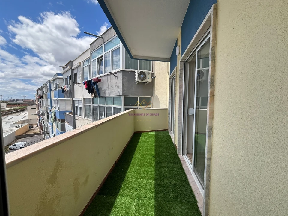 Apartamento T2 para Venda em Póvoa de Santa Iria e Forte da Casa Foto 3