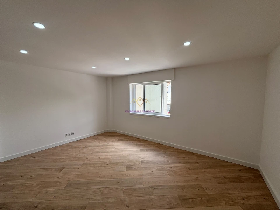 Apartamento T2 para Venda em Póvoa de Santa Iria e Forte da Casa Foto 4