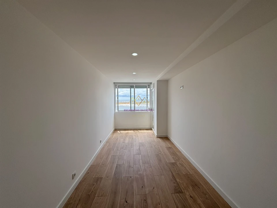 Apartamento T2 para Venda em Póvoa de Santa Iria e Forte da Casa Foto 12