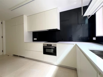 Moradia T3 para Arrendamento em Aldoar, Foz do Douro e Nevogilde
