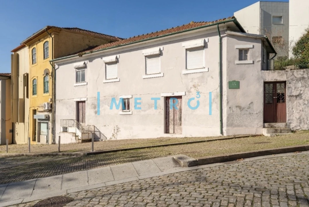 Prédio para Venda em Lordelo do Ouro e Massarelos Foto 1
