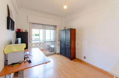 Apartamento T3 para Venda em Oeiras e São Julião da Barra, Paço de Arcos e Caxias