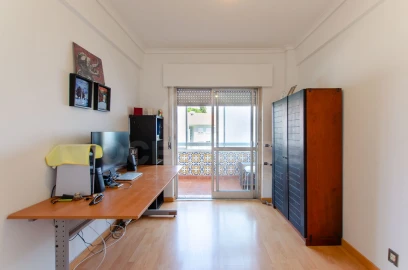 Apartamento T3 para Venda em Oeiras e São Julião da Barra, Paço de Arcos e Caxias