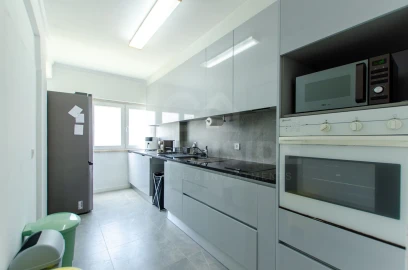 Apartamento T3 para Venda em Oeiras e São Julião da Barra, Paço de Arcos e Caxias